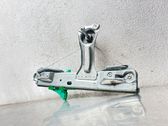 Rear window lifting mechanism without motor