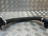 Tuyau de liquide de refroidissement moteur