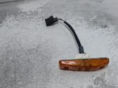 Feu clignotant répétiteur d'aile avant