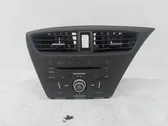 Radio / CD-Player / DVD-Player / Navigation