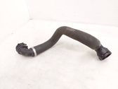 Tuyau de liquide de refroidissement moteur