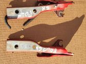 Engine bonnet/hood hinges