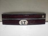 Rear light center trim bar blend