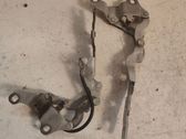 Engine bonnet/hood hinges