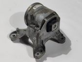 Engine mount vacuum valve