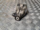 Engine mounting bracket