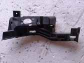 Front bumper mounting bracket