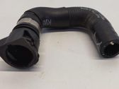 Tuyau de liquide de refroidissement moteur