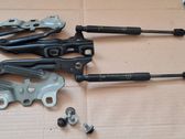 Engine bonnet/hood hinges