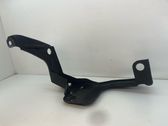 Intercooler pipe mounting bracket