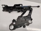 Engine bonnet/hood hinges