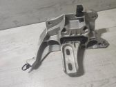 Gearbox mounting bracket