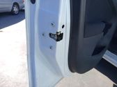 Cerradura de puerta delantera (junto a la manecilla)