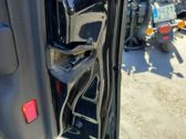 Cerradura de puerta delantera (junto a la manecilla)