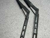 Engine bonnet/hood hinges