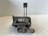 Engine mount bracket