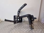 Fender mounting bracket