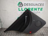 Moldura del tarjetero de la puerta trasera