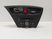 Radio / CD-Player / DVD-Player / Navigation