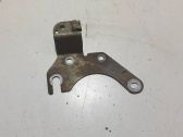 Engine mounting bracket