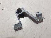 Fender mounting bracket