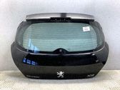 Takaluukun/tavaratilan kansi