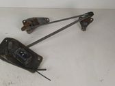 Tringlerie et moteur d'essuie-glace avant