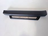 Side skirt front trim