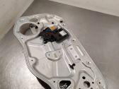 Regulador de puerta delantera con motor
