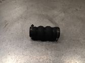 Intercooler pipe mounting bracket