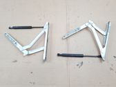 Engine bonnet/hood hinges