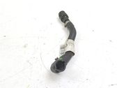 Tuyau de liquide de refroidissement moteur