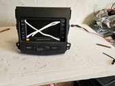 Radion/GPS-laitteen pääyksikön kehys