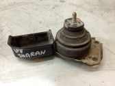 Engine mount bracket