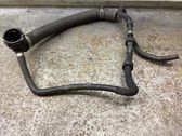 Tuyau de liquide de refroidissement moteur