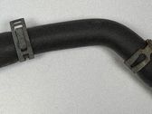 Tuyau de liquide de refroidissement moteur