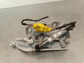 Engine bonnet/hood hinges