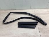 Engine bonnet/hood sound/heat insulation
