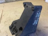 Engine mounting bracket