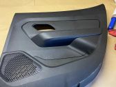 Moldura del tarjetero de la puerta trasera
