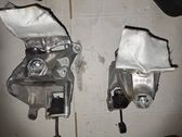 Engine mounting bracket