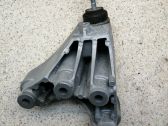 Gearbox mounting bracket