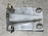 Fender mounting bracket