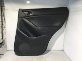 Moldura del tarjetero de la puerta trasera