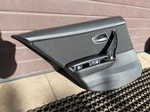 Moldura del tarjetero de la puerta trasera