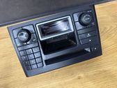Радио/ проигрыватель CD/DVD / навигация