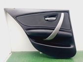 Moldura del tarjetero de la puerta trasera