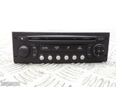 Radio / CD/DVD atskaņotājs / navigācija