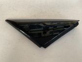 Moulures des vitres de la porte avant