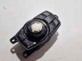 Head unit multimedia control